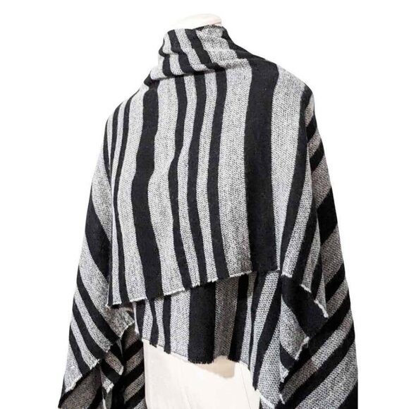 OFF AIR by Giuliana Trendy Striped Winter Shawl Wrap One Size Black Gray Fringe - Picture 4 of 6